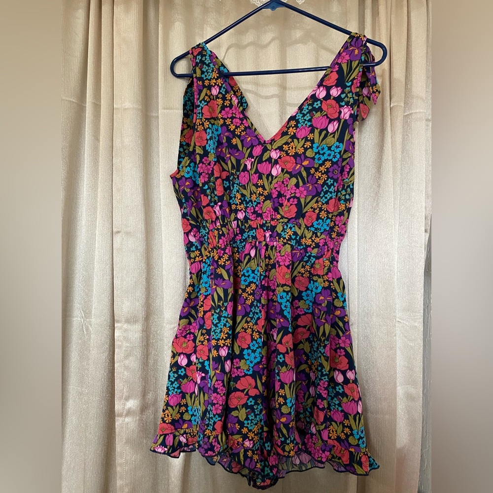 Floral Tie-Strap Romper | Size M | Boho Summer - Picture 2 of 4